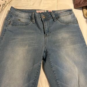 YNI wanna betta butt mid rise skinny jeans